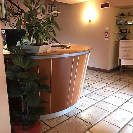 Della Luna Otel *