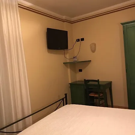 Della Luna Otel *