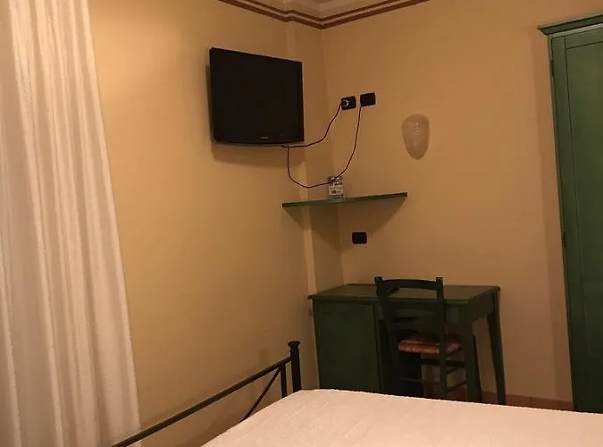 Della Luna فندق *