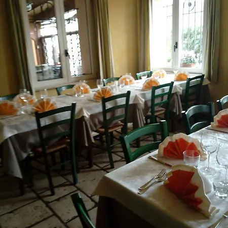 Della Luna Hotel *